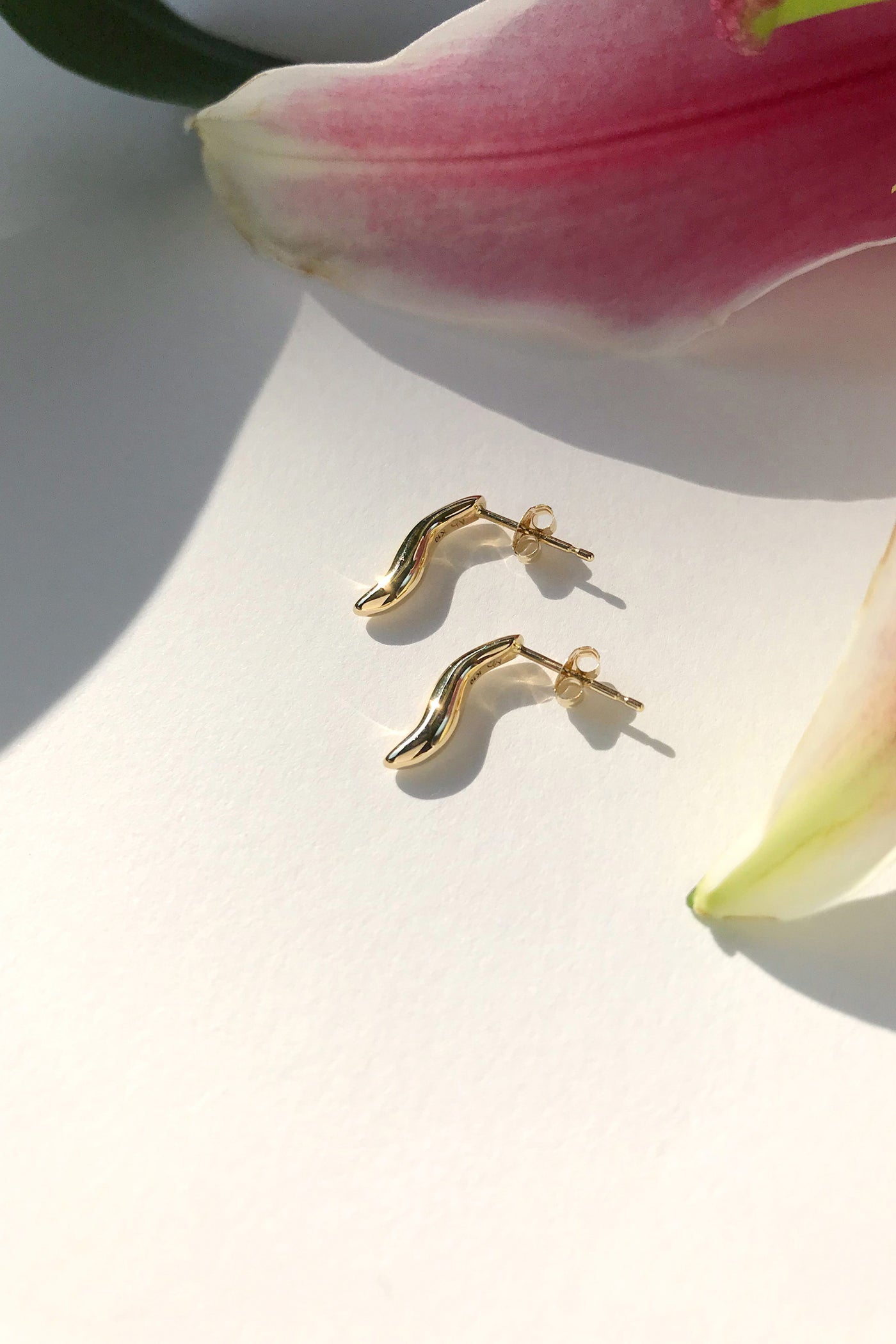 Maresse Wave Earrings Small 10K Gold