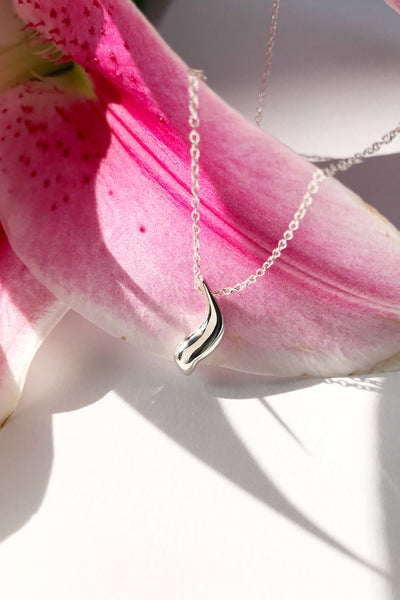 Maresse Wave Necklace Mini Sterling Silver Flowers